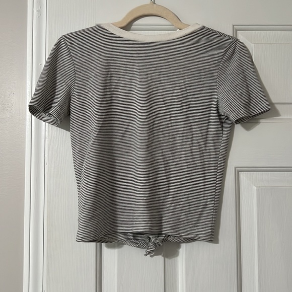 Short sleeve crop top - Picture 3 of 3